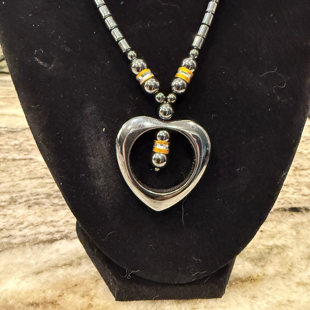HEMATITE NECKLACE WITH HEART PENDANT